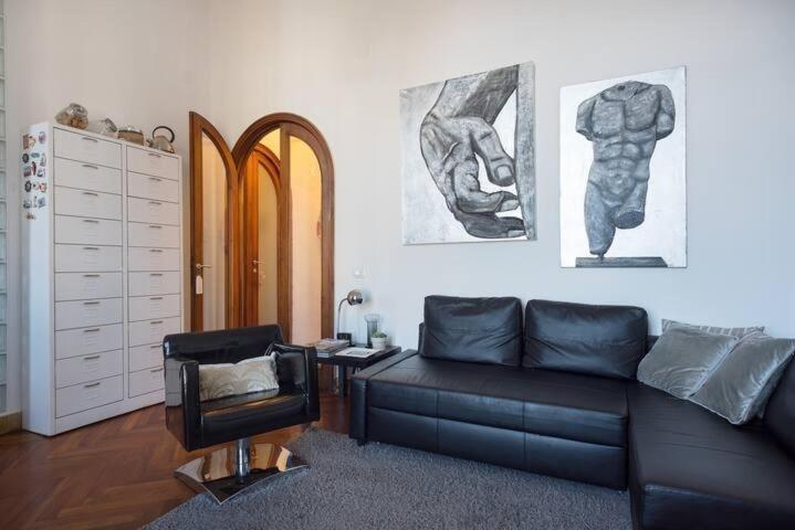 Vesuvius Suite - Elegante Appartamento In Centro Nápoles Exterior foto