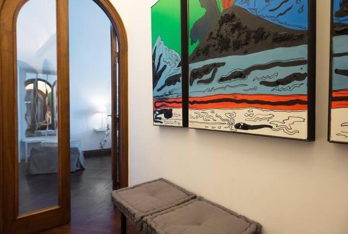 Vesuvius Suite - Elegante Appartamento In Centro Nápoles Exterior foto
