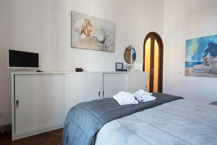 Vesuvius Suite - Elegante Appartamento In Centro Nápoles Exterior foto